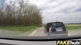 A babe got fucked by a cop in his car after being stopped