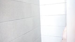 My stepsister is taking shower and I want to get a look at her wet pussy