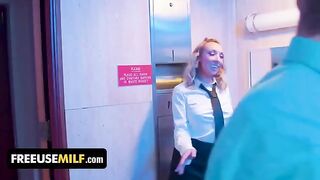 Hot bathroom attendant gives special treatment to club-goers in HD