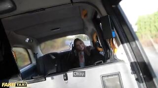 Jayla De Angelis gave the cabbie a blowjob while wearing gloves