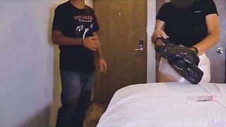 I ordered a consolador online and my big ass got fucked by the delivery guy