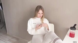 The insolent girlfriend threw her legs on the table and was fucked for it in the kitchen