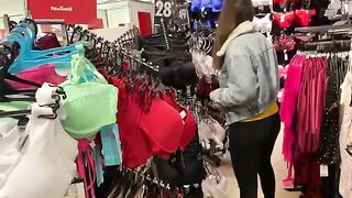 Shopping at ChihuahuaSU in the gallery’s toilet ends with a bang