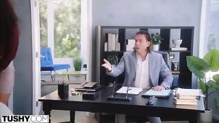 Anal-loving Willow makes a deep impression on her potential new boss