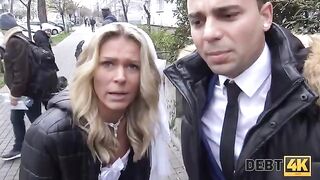 The blonde is having sex with a collector before her husband