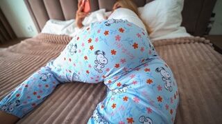 Hot stepdaughter seduced her dad by porn and begging