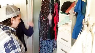 A horny client seduced her handyman, reaching an intense orgasm and creampie