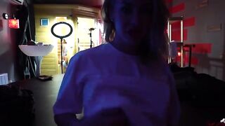 Wet Kelly's solo masturbation behind the scene action