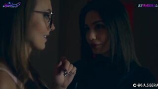 Strap-on sex with lesbians in a Halloween parody