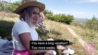 A girl agreed to have sex with a complete stranger outdoors