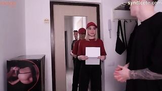 The delivery girl was asked to show her breasts to the stranger