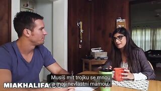 Můj přítel mi nedovolí mít trojku, takže jsem se spustil s dvěma černochy