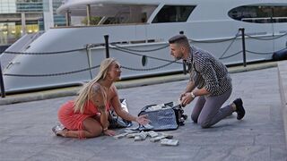 A PAWG from England agreed to fuck a stranger for a million dollars