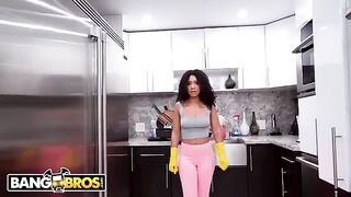 The black housekeeper, Lovely Luna, got fucked hard by a huge BBC