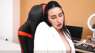 MILF seduces her stepson to make love without protection