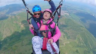 Sexx Sexxx squirts while paragliding 2200 m above the sea in a daring act