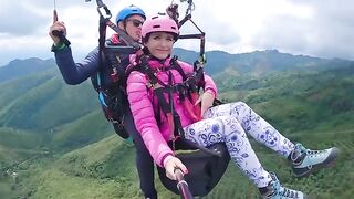 Sexx Sexxx squirts while paragliding 2200 m above the sea in a daring act