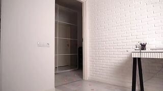 Ordered pizza for boyfriend, but courier came over