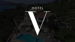 The insatiable guest Ginebra has a stormy and passionate sex with the bartender in the hotel
