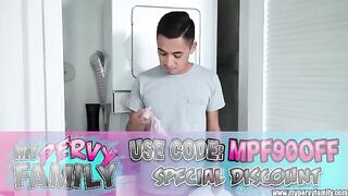 A big assed stepsis asks her stepbrother to stop cleaning so he can fuck her