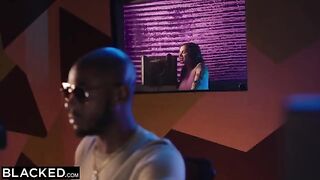 The singer Keisha got a new producer and fucked him hard