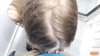 Petite babe fucks in the changing room of a shopping center