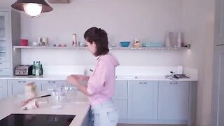 I cook and show my body at a friend's house in the kitchen