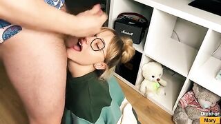 You should not confuse a blowjob with carrying bags, otherwise you will end up with sperm on your face