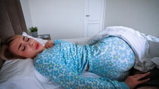 My step mom, a real slut, wakes me up with her cunt