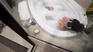 Stepbrother’s dream to share bathroom with stunning beauty comes true