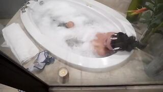 Stepbrother’s dream to share bathroom with stunning beauty comes true