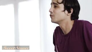 A girl went to her boyfriend’s house to meet his father, who was very impressed by her