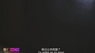 The man with the professional interrogation skills played a game with a dressed girl in a cheongsam
