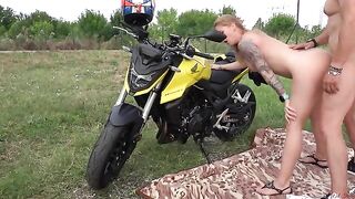 Hot mom gets her pussy railed by a stranger on a picnic