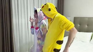 The step sister got her pussy kneaded after a TikTok video