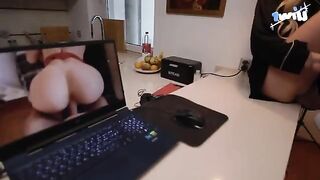 Fix the laptop and get intimate with a cute, eager teen