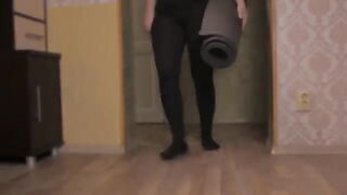 I fooled my roommate with a yoga prank and he cum in my mouth