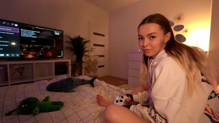 Instead of playing, the girl got a great cock and squirted her juices