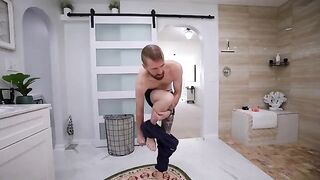 Stepbrother surprises petite brunette in the bathtub with a playful twist