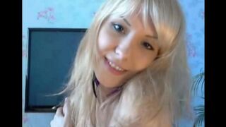 Blonde masturbates her sweet pussy with gentle fingers