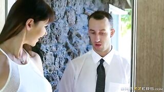 A beautiful woman seduced the noble man and fucks with him