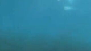 Two aqualangists have sex right in the water