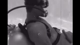 The diver made blowjob to the aqualangist under water