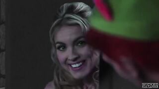 Keira Nicole gets her pussy railed by horny Peter Pen