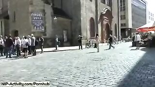 I walked naked in the city and showed my pussy to all