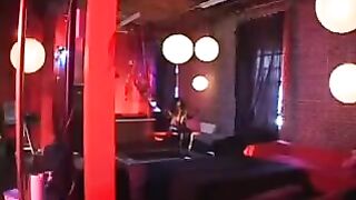 Ebony in latex, a very hot girl to fuck with