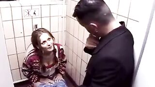 Girl had sex in the toilet booth of the club at night