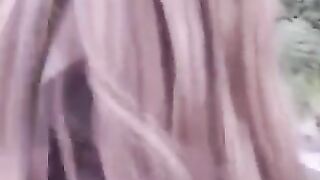 A girl isn't embarrassed to make a blowjob in public places, she loves it
