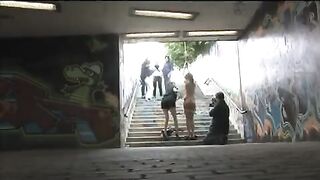 The bound girl was fucked on the street by a curious guy