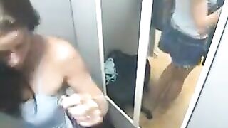 A guy saw his naked sister and now he cannot stop watching